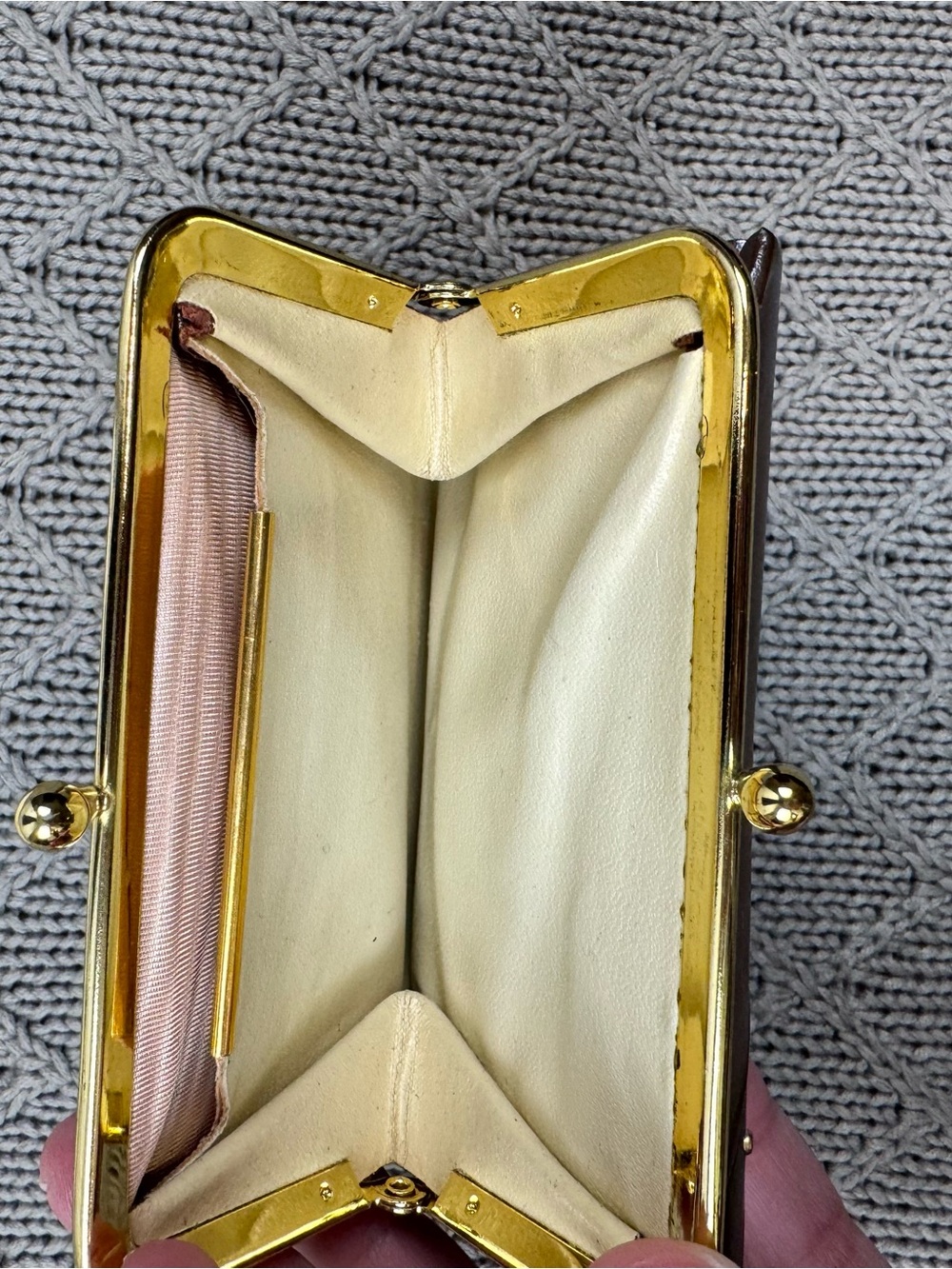 Vintage AMITY Brown Leather Wallet Coin Purse with Gold Frame - Picture 4 of 11